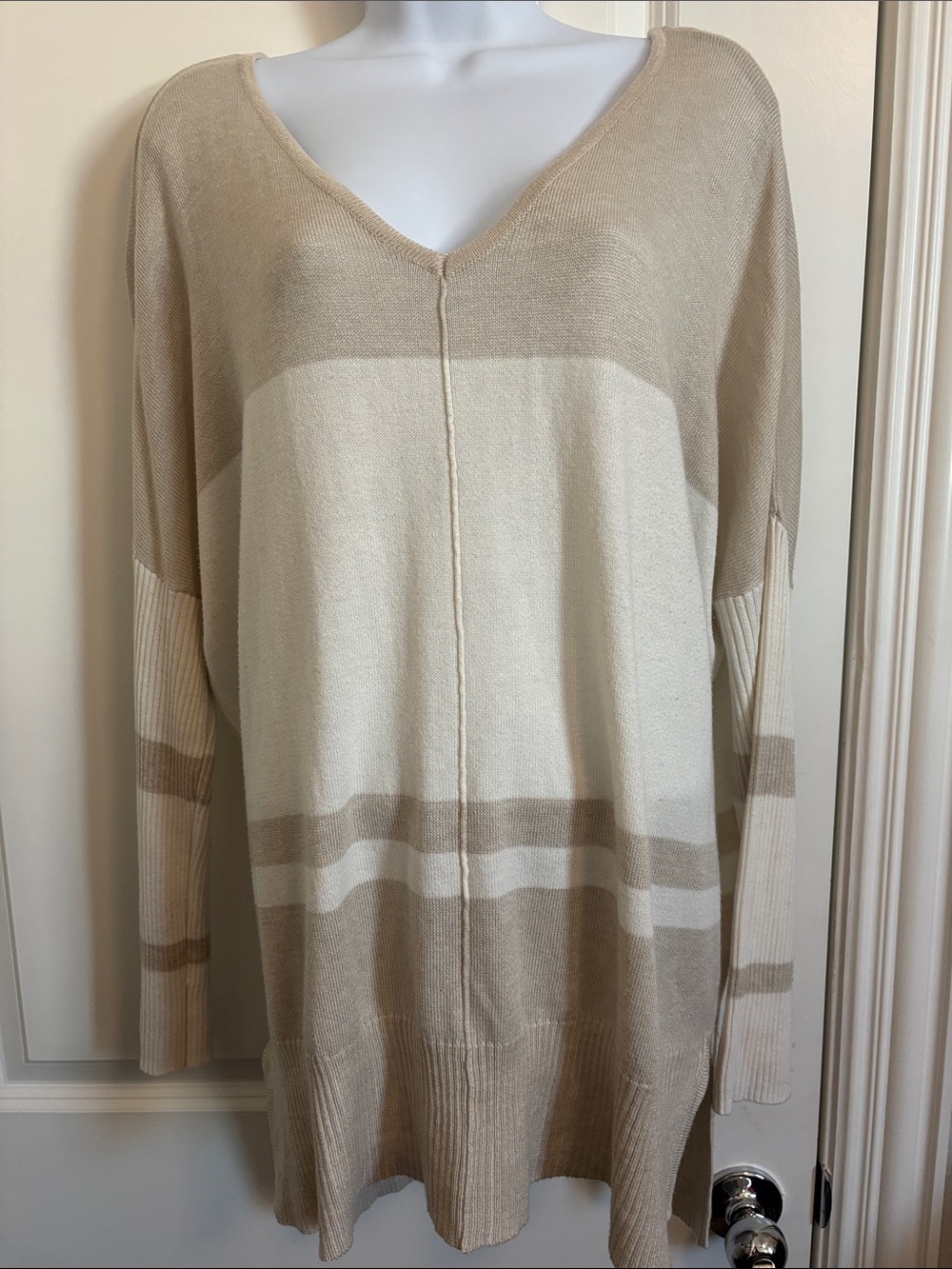 ALYA Women's V-Neck Colorblock Knit Sweater - Cream & Tan M #71Sw